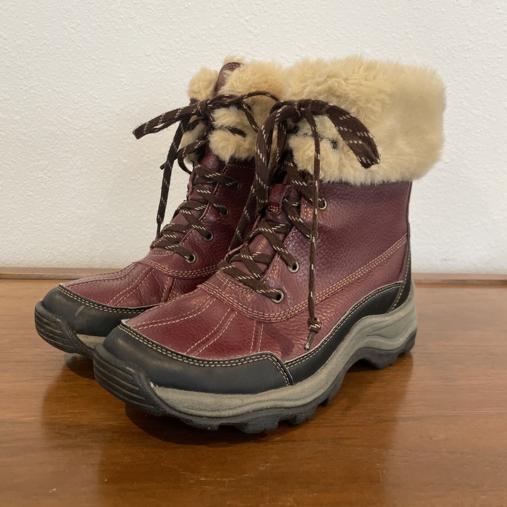 Clarks Women's Winter Boots with FauxFur Lining, Size 6.5 M Maroon Leather